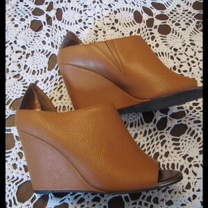 Coconuts by Matisse camel color shoes size 6.5